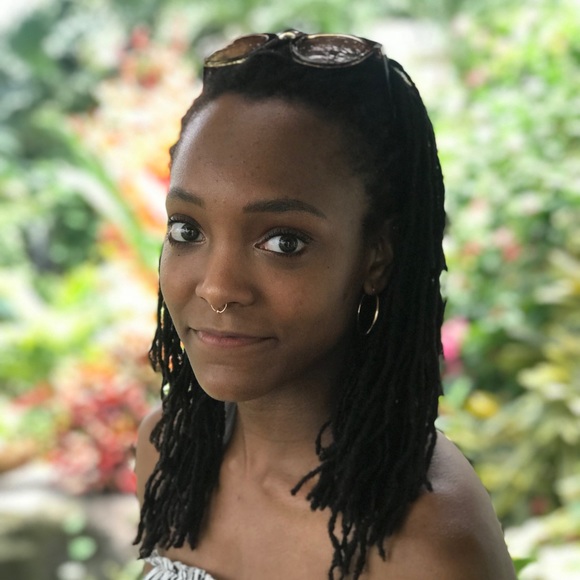 Meet your Posher, Taylor - Picture 2 of 2